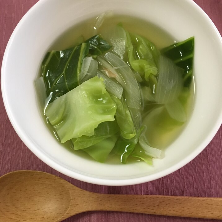 野菜の甘みぎゅっと。キャベツと玉ねぎのスープ